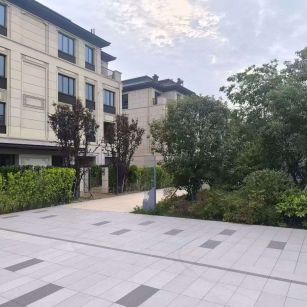 内蒙古 芝麻白与芝麻白搭配铺装，尺寸1200*600