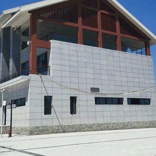 内蒙古芝麻灰花岗岩在景区地面及墙壁的应用