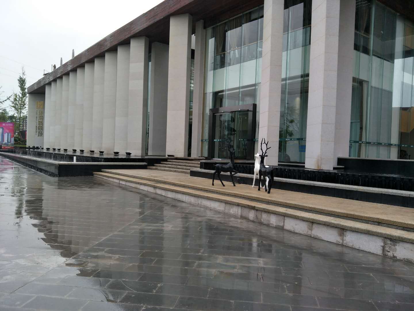 内蒙古芝麻白花岗岩在建筑上的应用