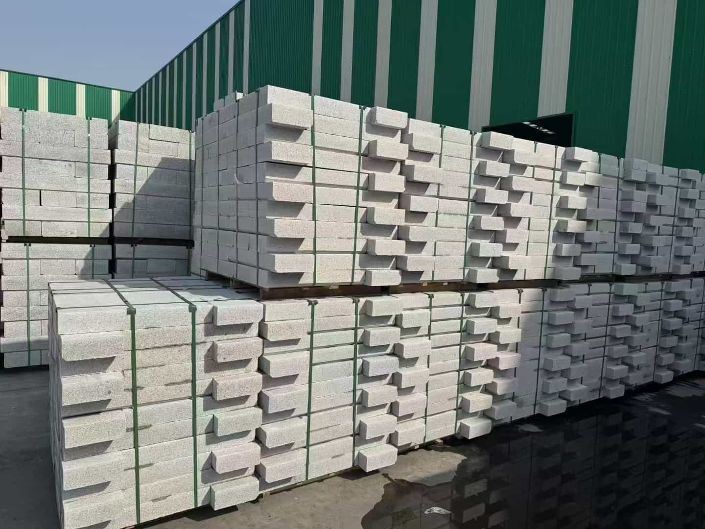 内蒙古芝麻白路沿石