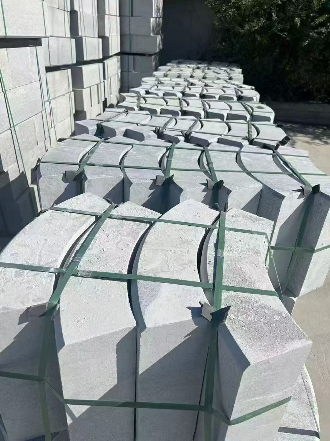 内蒙古 芝麻灰弧形路沿石