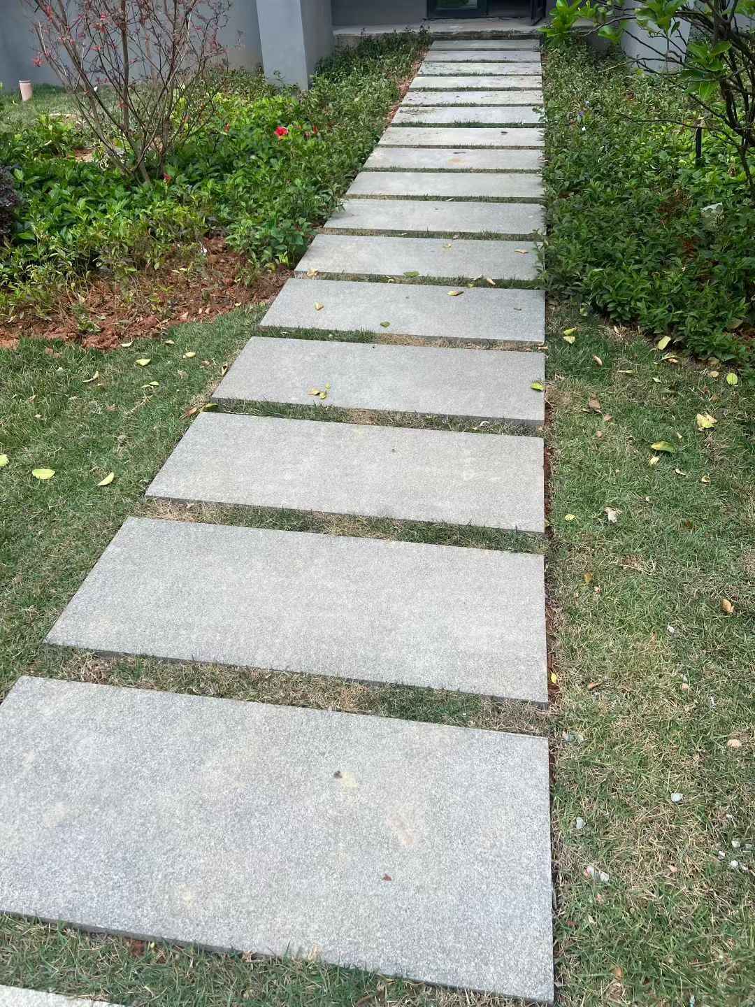 内蒙古 芝麻黑小区踏步、汀步石铺装效果