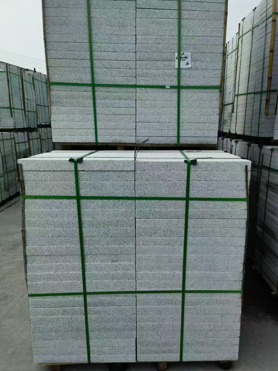 内蒙古 火烧面地铺石，街道广场园林市政工程板，1.8~5.0厚均有现货