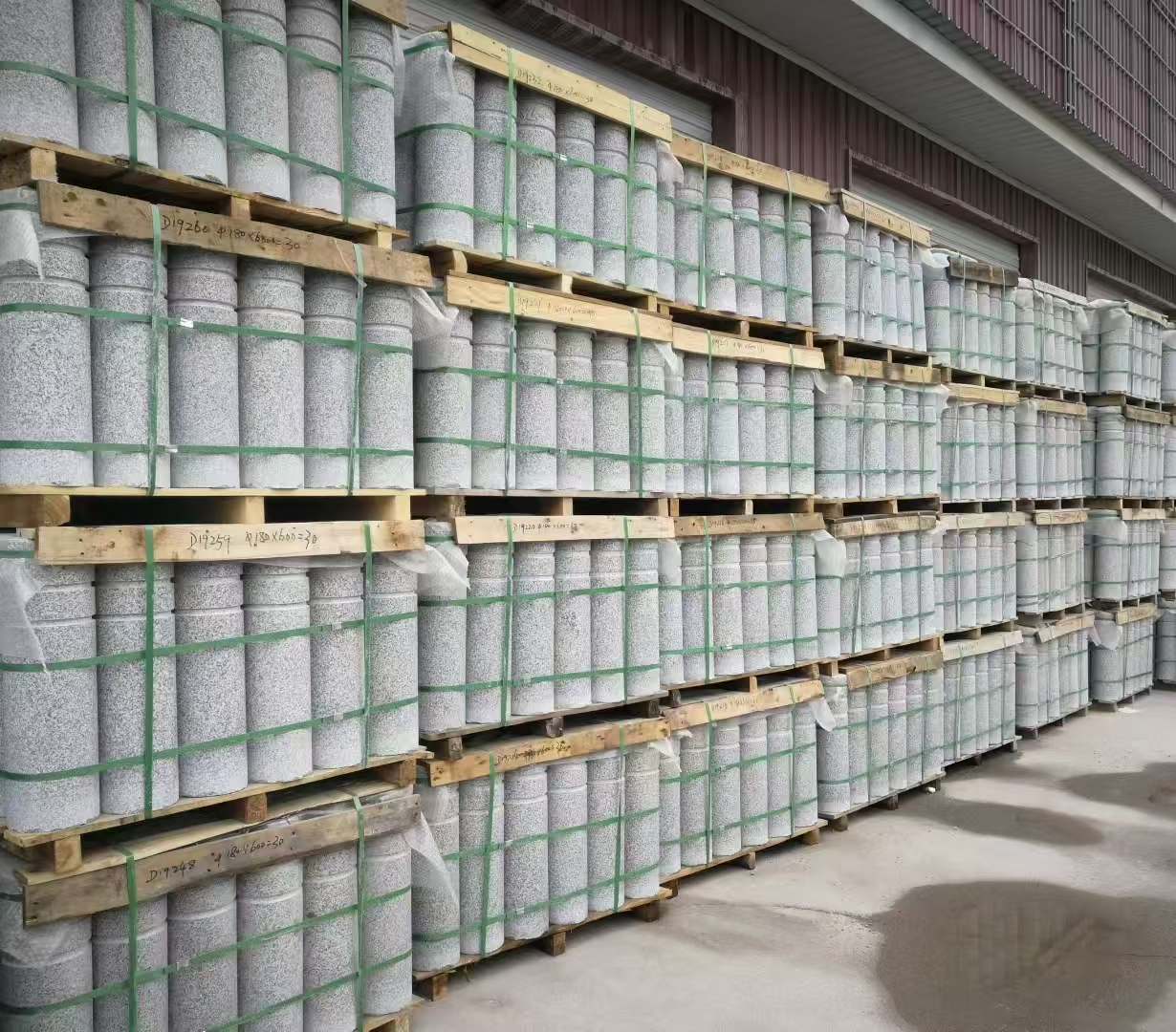 内蒙古 芝麻白挡车柱、阻车桩、隔离柱